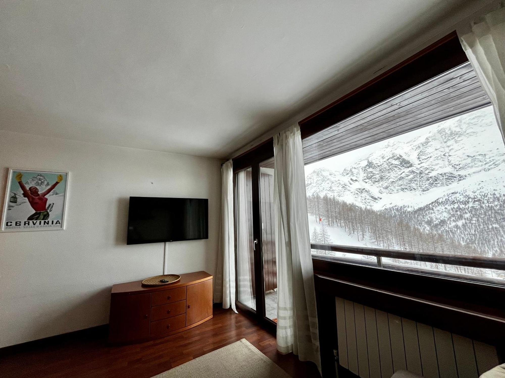 Cervinia Ski In Ski Out - Spacious Apartment เบรยล์-แชร์วิเนีย ภายนอก รูปภาพ